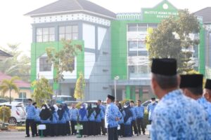 Read more about the article Laksanakan Apel Penghormatan Bendera, Rektor : ASN Tidak Disiplin, akan Saya Pindahkan