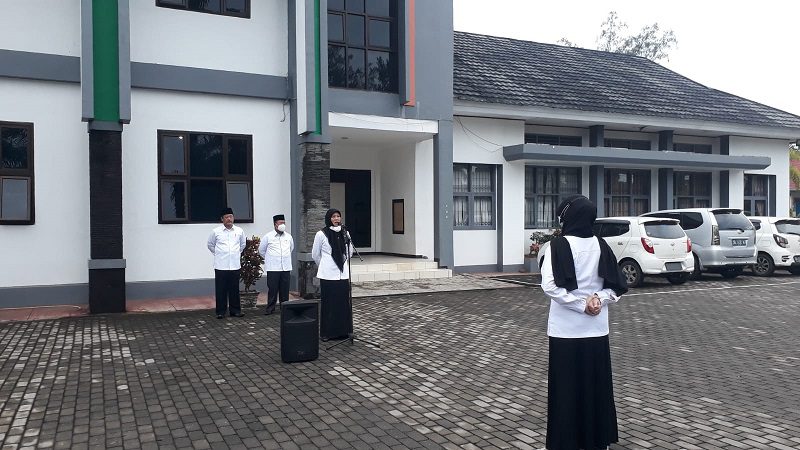 Read more about the article Perdana Pimpin Apel, WR lll : Berikan Pelayanan Terbaik Untuk Mahasiswa