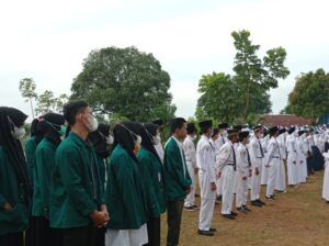 Read more about the article Kelompok 46 Magang II UIN Bengkulu, Upacara Bersama SMPN 24 Kota Bengkulu