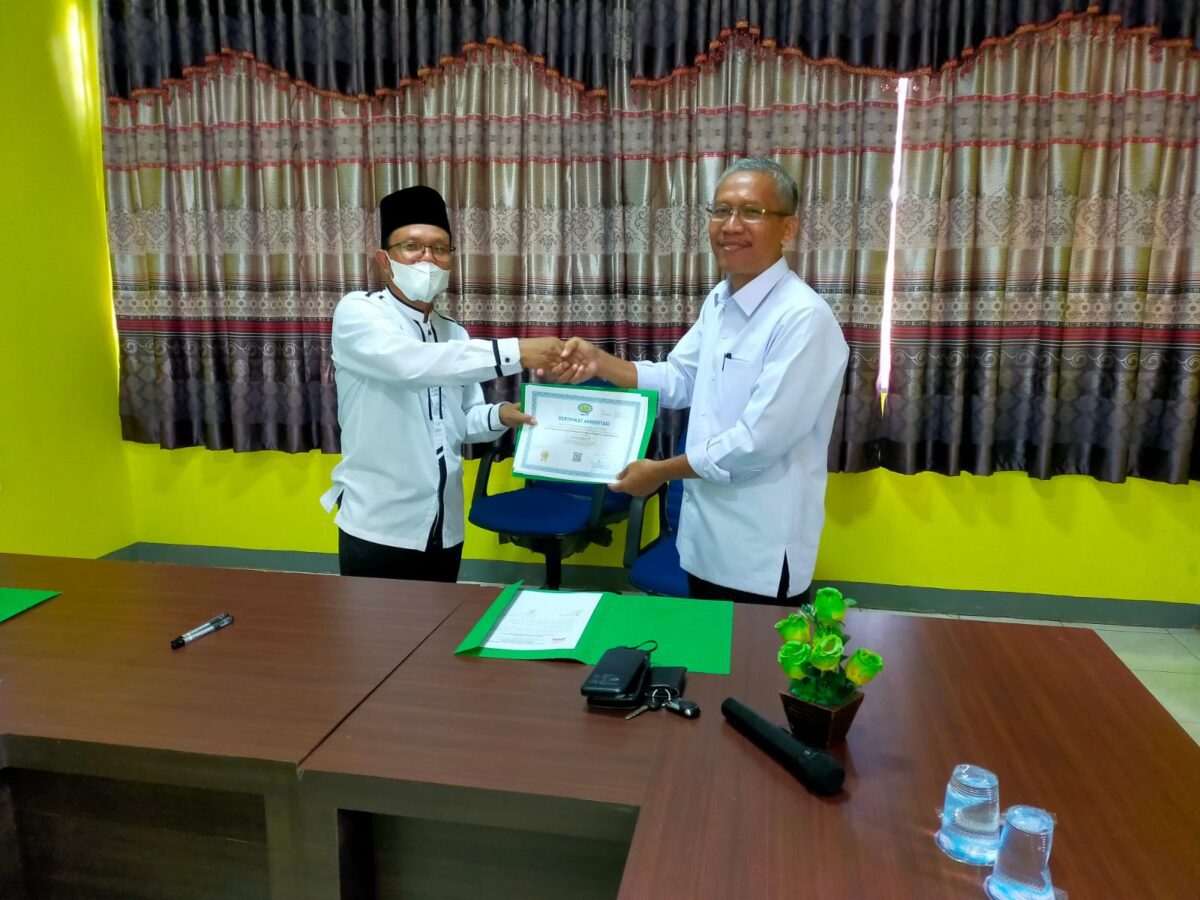 Read more about the article Serah Terima Sertifikat Akreditasi UIN, Ijazah Perdana UIN Siap Diterbitkan