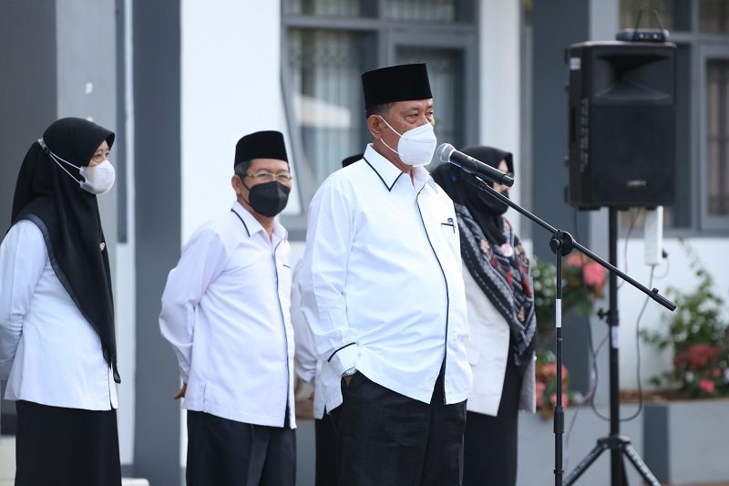 You are currently viewing Apel Pagi, Rektor : Besok Mahasiswa dan Pegawai Wajib Vaksin