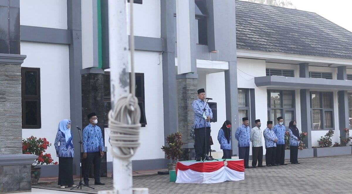 You are currently viewing Apel Gabungan , Rektor: Relaksanaan Wisuda Seperti Tahun Lalu