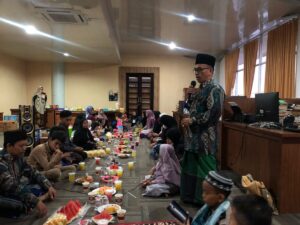 Read more about the article Pererat Hubungan Keluarga Besar, UPT Perpustakaan Gelar Bukber