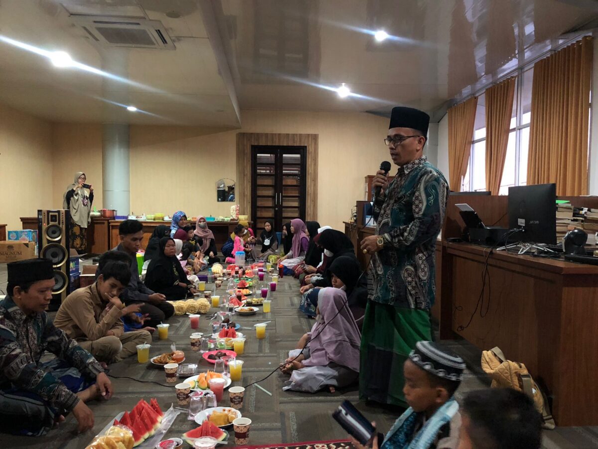 You are currently viewing Pererat Hubungan Keluarga Besar, UPT Perpustakaan Gelar Bukber