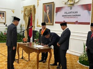 Rektor UINFAS Bengkulu Jadi Saksi Dilantiknya Sekda Provinsi Bengkulu.