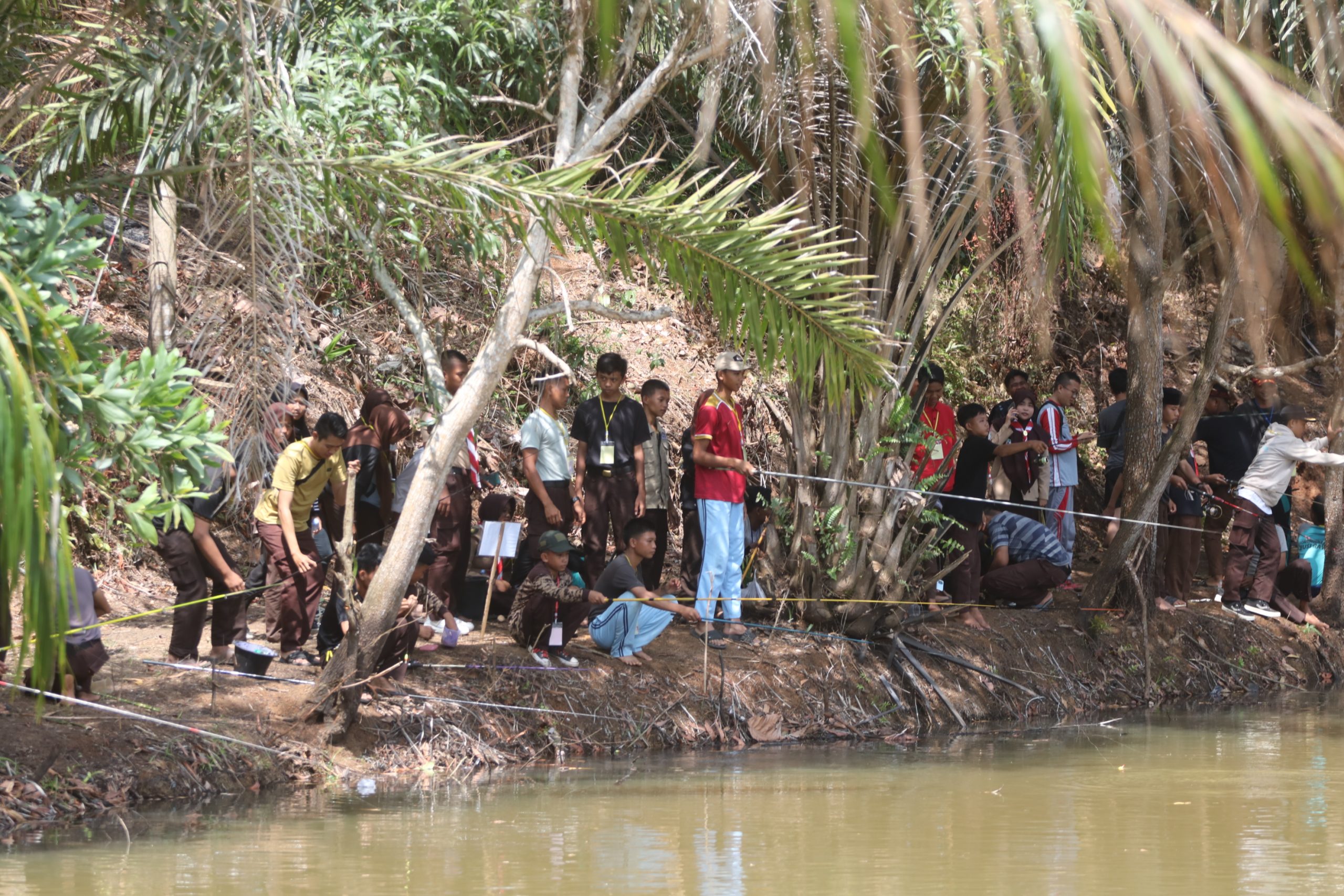 You are currently viewing ISC KE-28 TAHUN 2023 PRAMUKA UINFAS BENGKULU ADAKAN LOMBA MEMANCING 