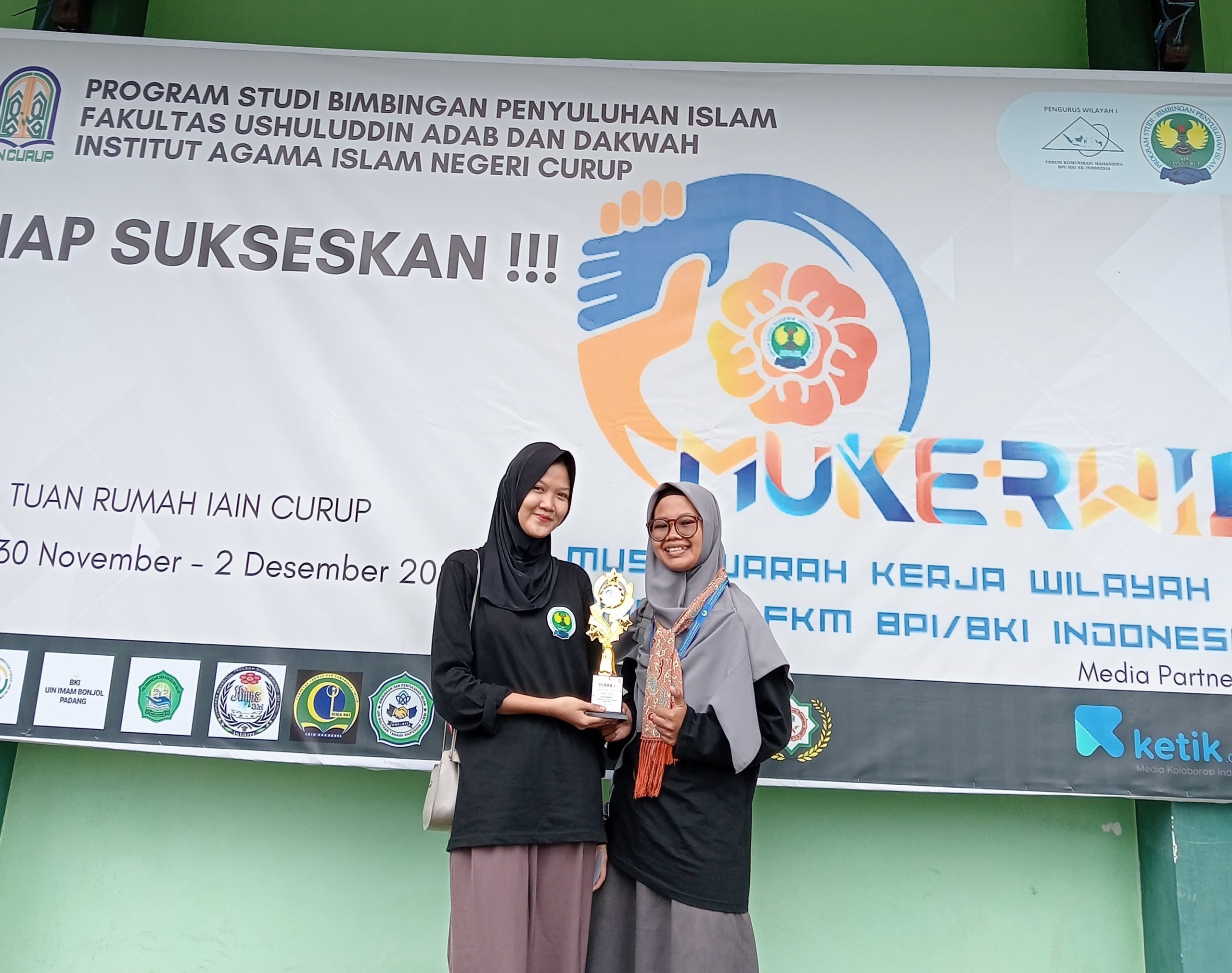 You are currently viewing Mahasiswa UIN Fatmawati Sukarno Bengkulu Raih Juara 1 Essay Nasional di Musyawarah Kerja Forum Komunikasi Mahasiswa BPI/BKI Se Sumatera 2023