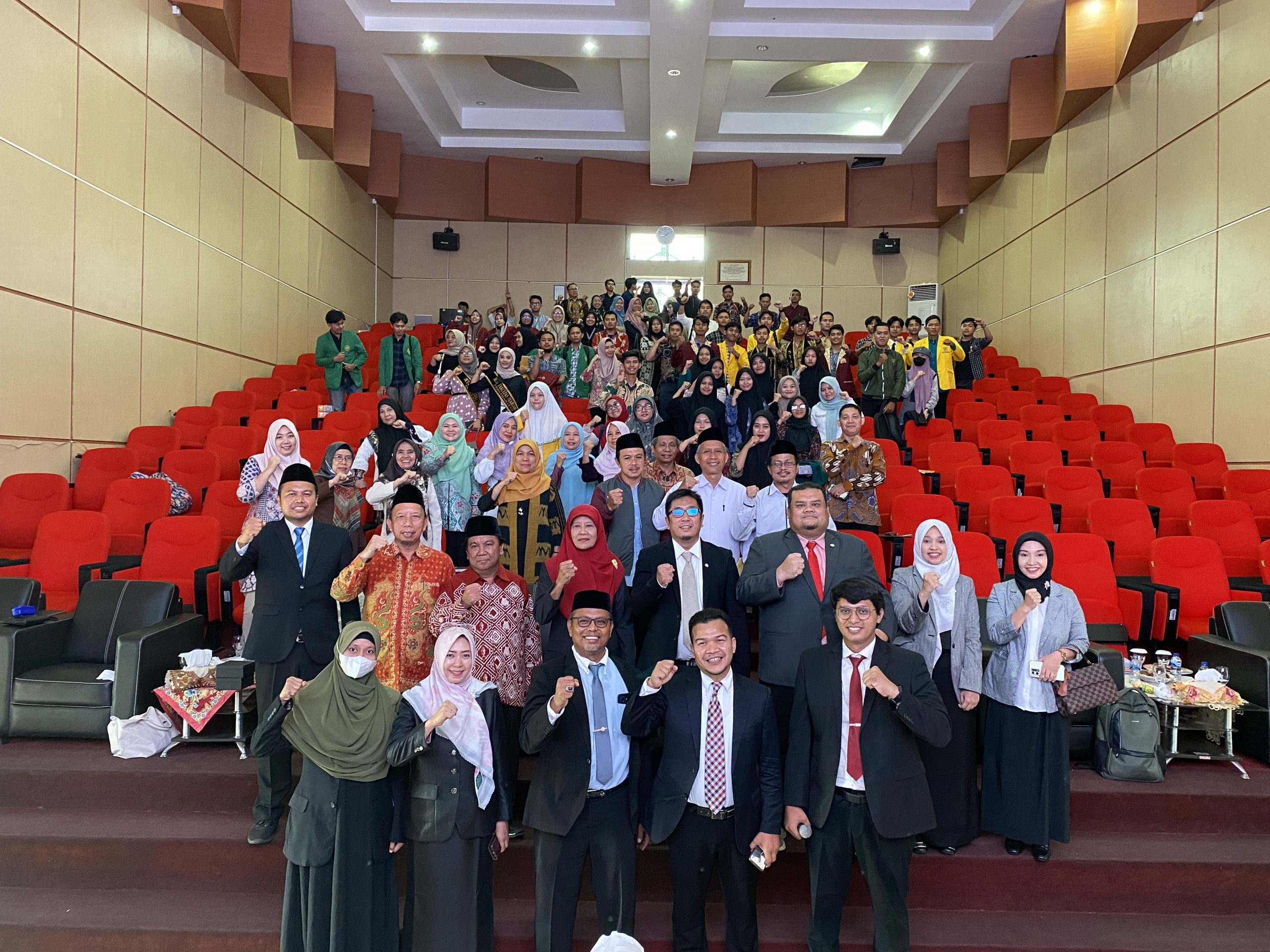 You are currently viewing Seminar Internasional UIN Fatmawati Sukarno Bengkulu: Global Trends Unveiled “Halal Industry, Islamic Banking and Digital Transformation”