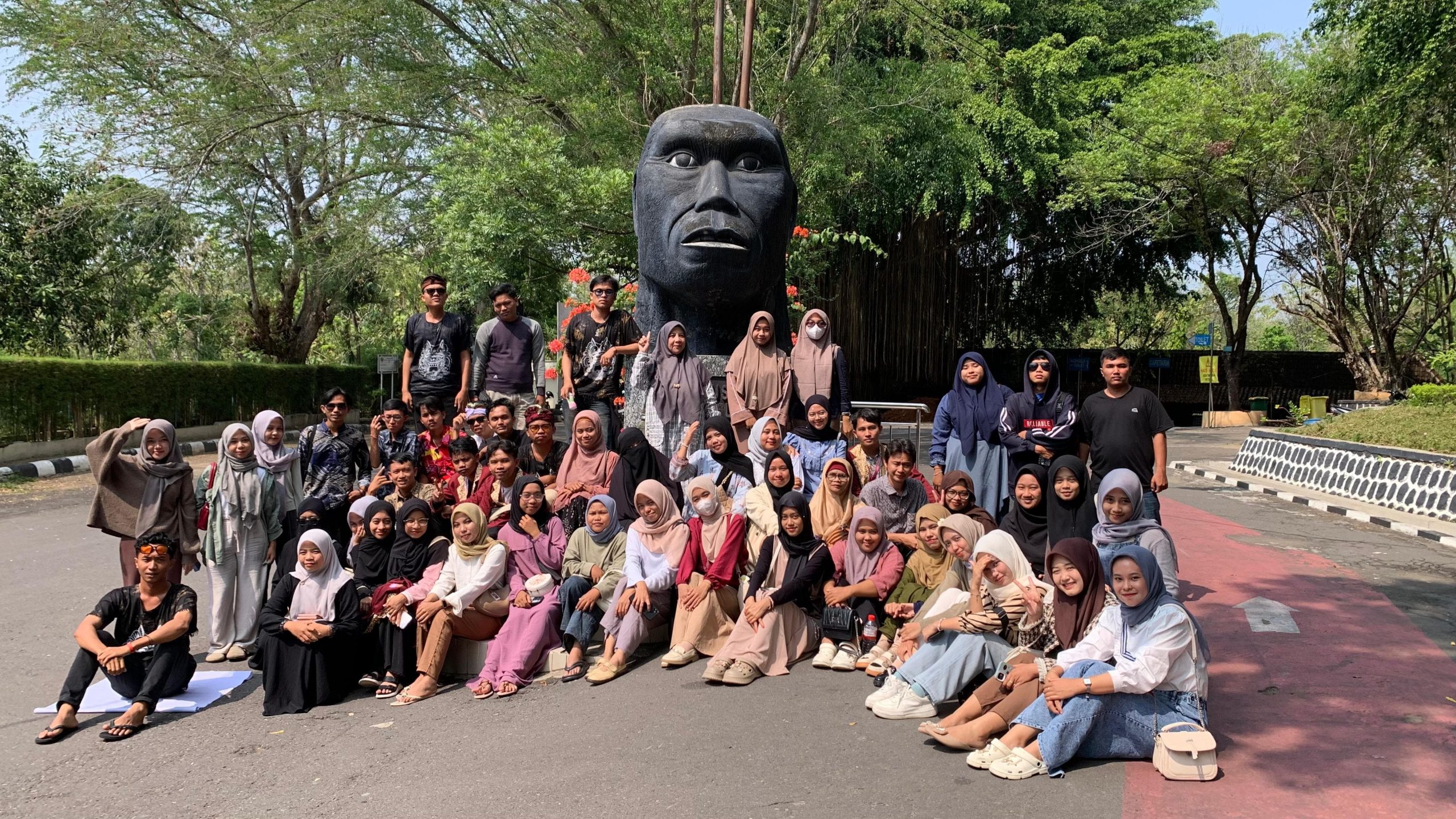 Read more about the article Mahasiswa Prodi SPI UIN FaS Bengkulu Lakukan Kunjungan Edukatif ke Museum Manusia Purba Sangiran