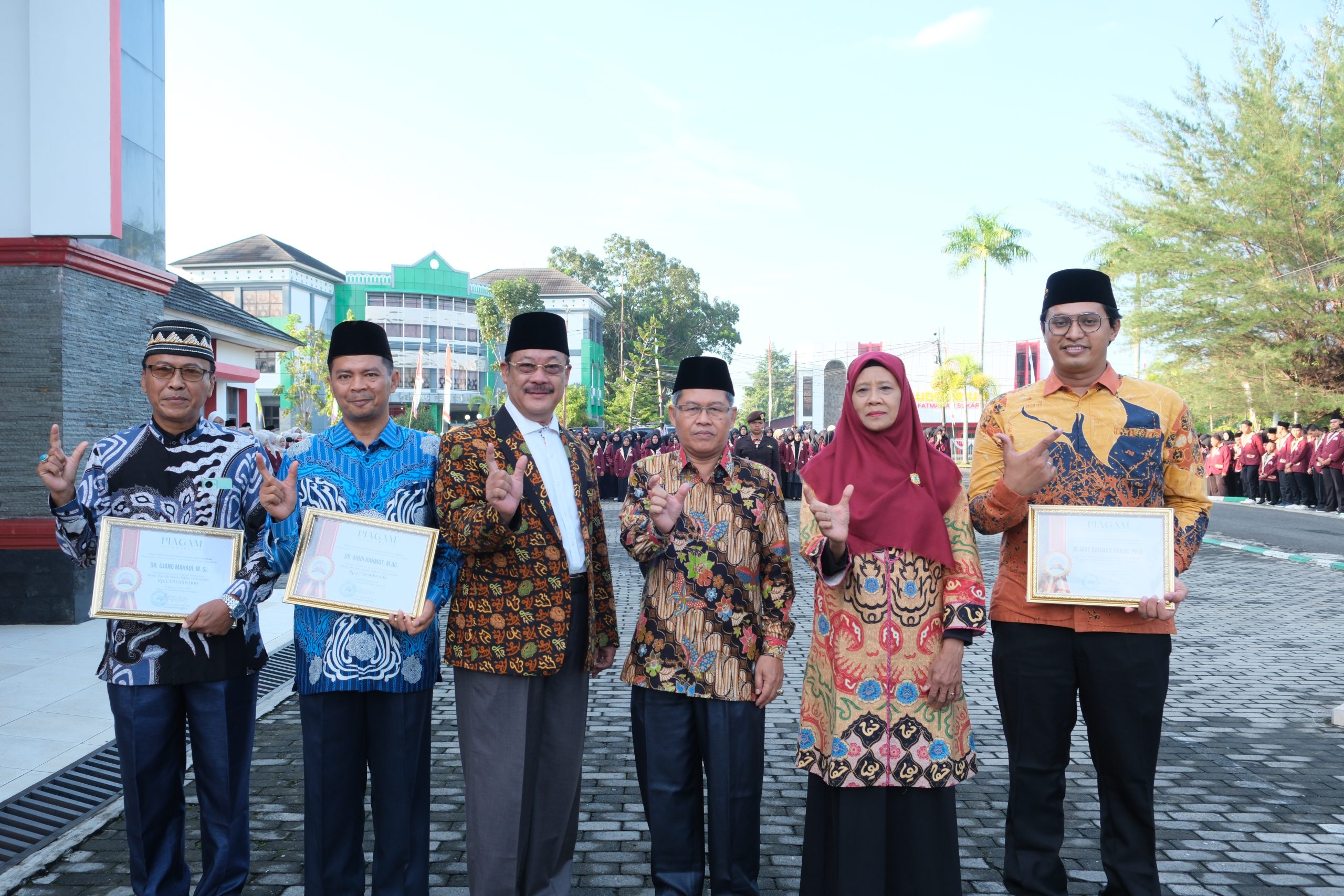 Read more about the article UIN Fatmawati Sukarno Bengkulu Gelar Upacara HUT RI ke-80: Momentum Kebersamaan dan Prestasi
