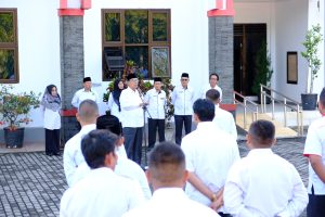 Read more about the article Dukung Program Walikota Lewat Gerakan Menanam Pohon Buah, Rektor : Wujudkan Kampus Merah Putih yang Clean and Green