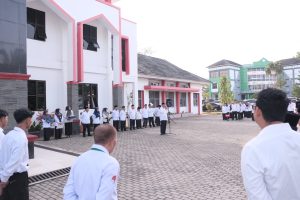 Read more about the article Disiplin ASN Ditegaskan, Rektor UIN FAS Bengkulu Pimpin Apel Gabungan Awal Tahun 2026