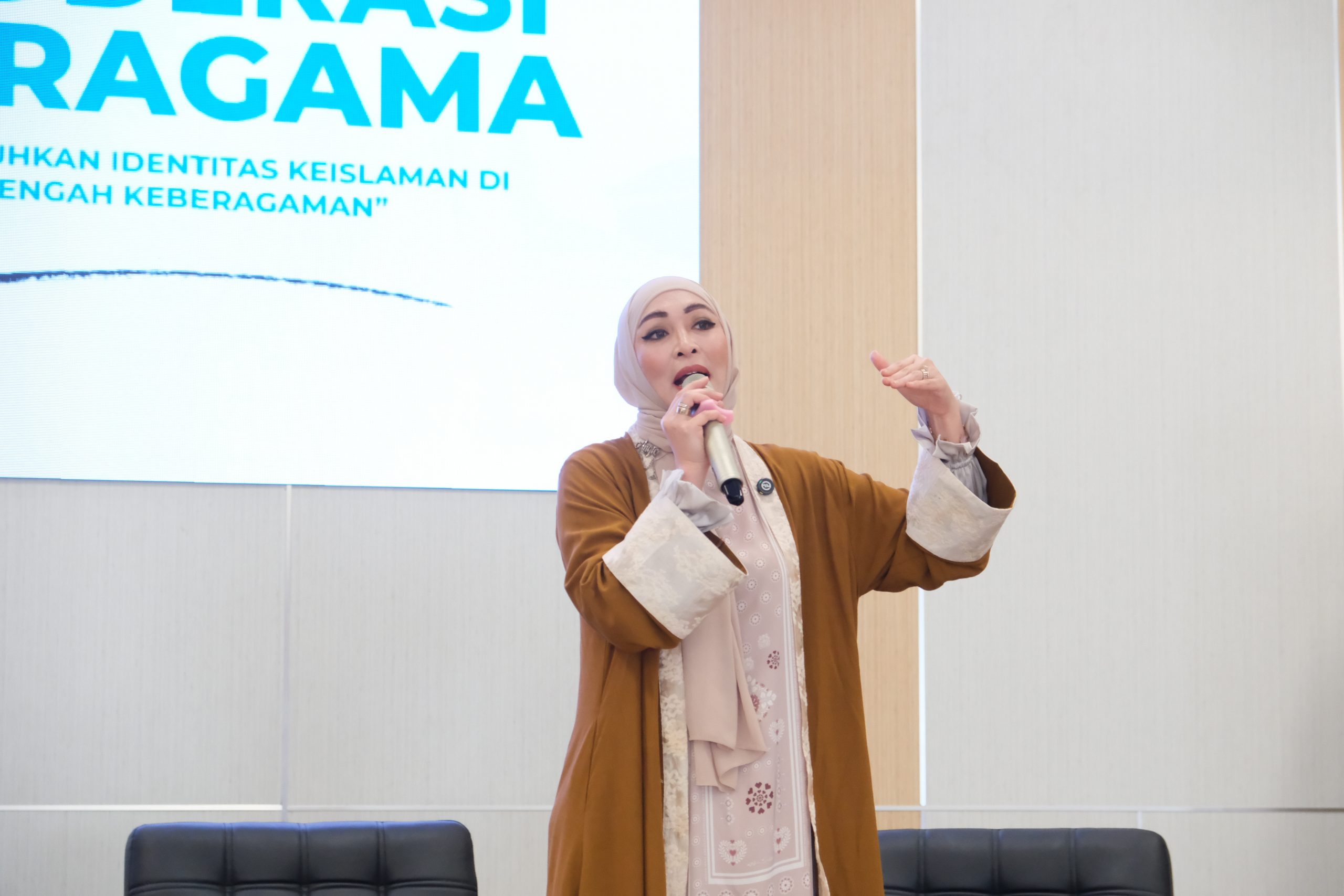 Read more about the article Seminar Nasional di UINFAS Bengkulu Hadirkan Angelina Sondakh, Teguhkan Identitas Keislaman di Tengah Keberagaman