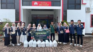 Read more about the article Tebar Kepedulian di Bulan Ramadhan, Mahasiswa FEBI UINFAS Bengkulu Bagikan Takjil untuk Pekerja Jalanan dan Duafa