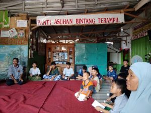 Read more about the article Ramadan Penuh Kepedulian: Dosen dan Mahasiswa FEBI UINFAS Bengkulu Salurkan Sedekah dan Zakat untuk Kaum Duafa