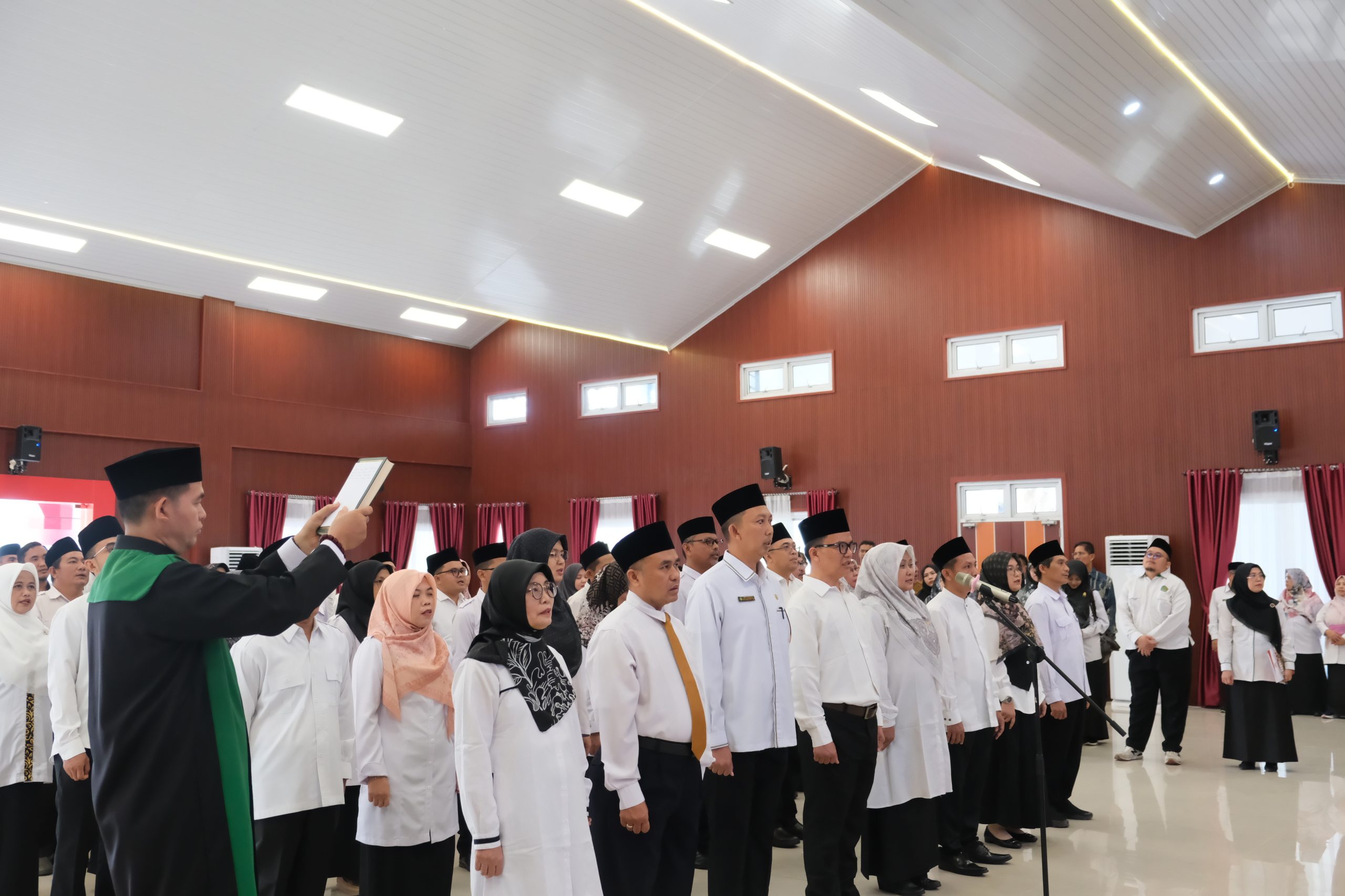 Read more about the article Rektor Lantik Wakil Dekan, Wakil Direktur Pascasarjana, hingga Kaprodi UIN Fatmawati Sukarno Bengkulu Periode 2026–2030