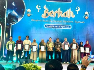 Read more about the article Bank Indonesia Bengkulu dan UIN Fatmawati Sukarno Bengkulu Perkuat Ekosistem Halal, Serahkan Sertifikat Halal UMKM di Festival Berkah 2026