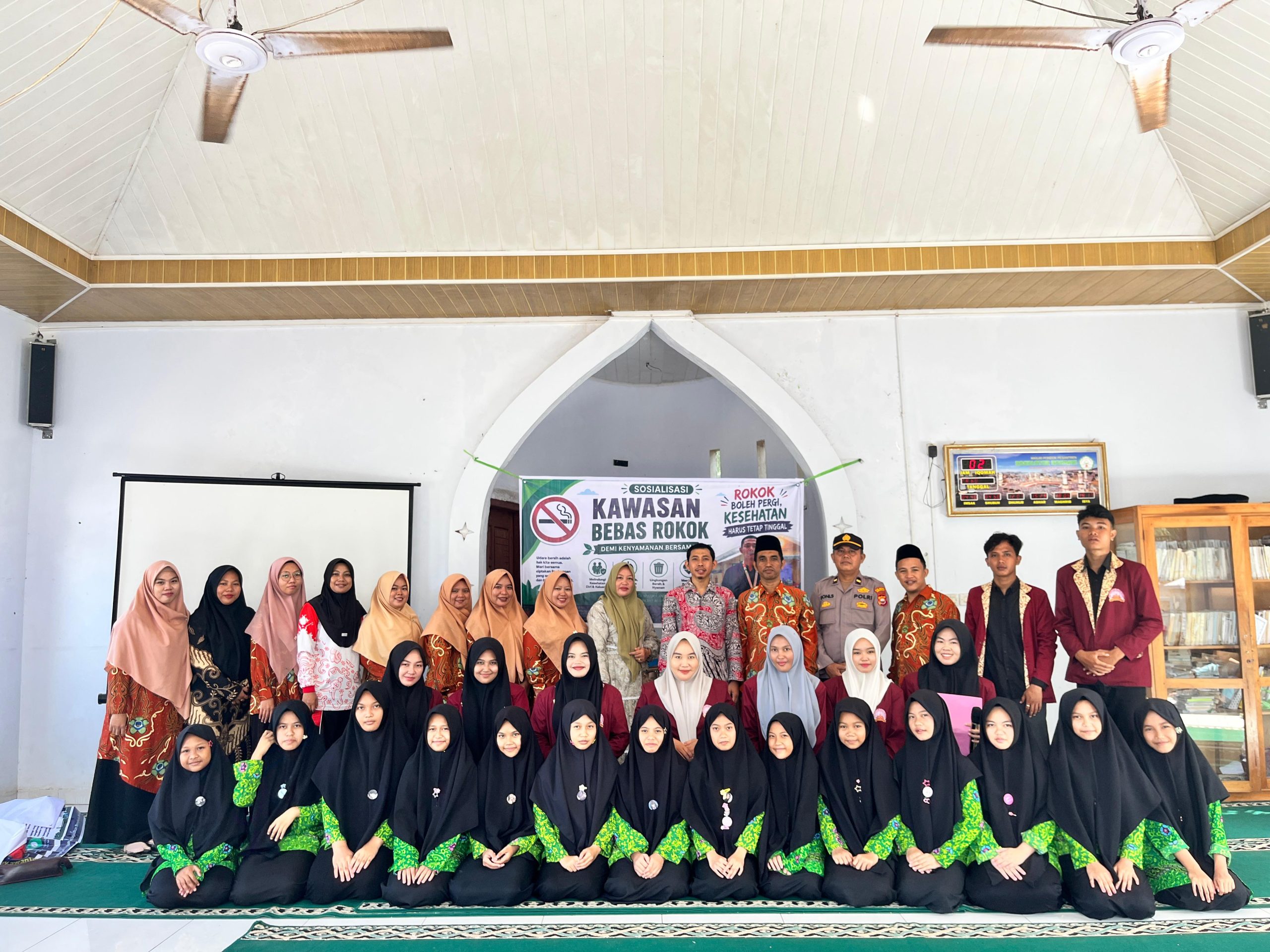 You are currently viewing Mahasiswa IPS UIN Fatmawati Sukarno Bengkulu Sosialisasikan Kawasan Tanpa Rokok dan Literasi Dampak Sosial Rokok di Madrasah