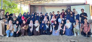 Read more about the article Mahasiswa Magister Ekonomi Syariah Gelar Sosialisasi Wakaf Bank Sampah di FEBI