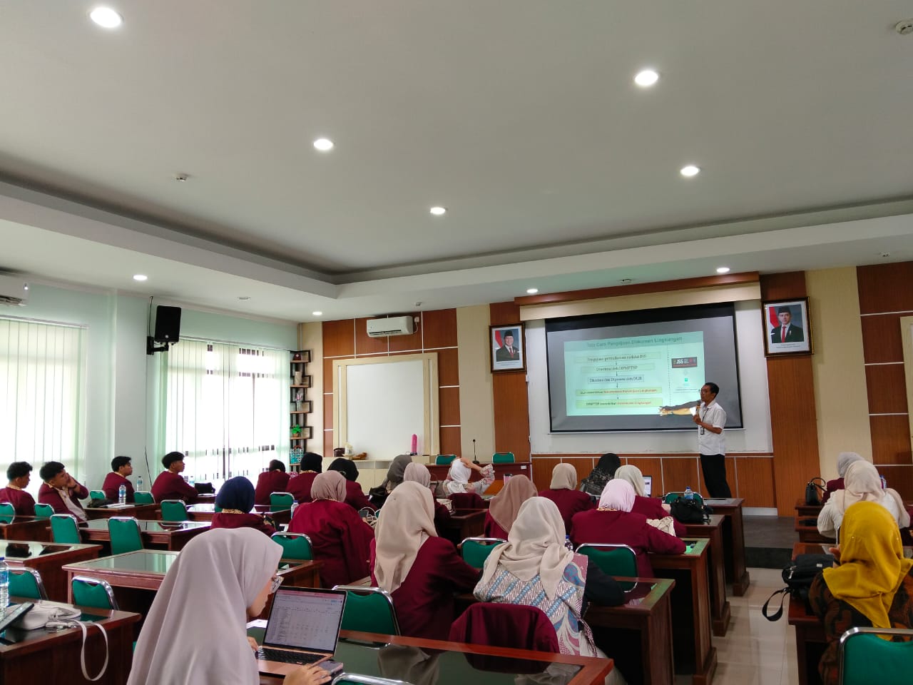 You are currently viewing Hari Kedua KKN Kewirausahaan, Mahasiswa UIN Fatmawati Sukarno Bengkulu Antusias Dalami Pengelolaan RTHP Yogyakarta