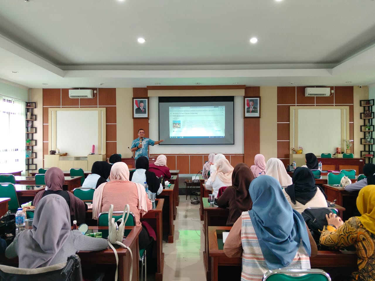 You are currently viewing Gali Solusi Lingkungan Modern, Mahasiswa KKN UIN Fatmawati Sukarno Bengkulu Pelajari Ember Organik Terpilah dan Monitoring Kualitas Air