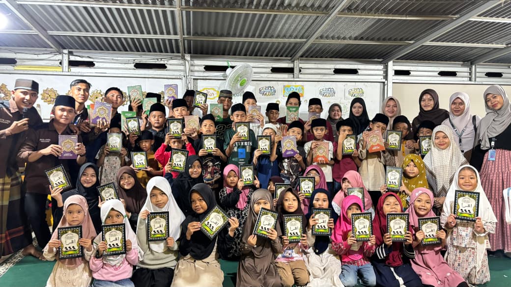 You are currently viewing Inovatif dan Inspiratif, Mahasiswa UIN Fatmawati Sukarno Bengkulu Ubah Donasi Pakaian Menjadi Wakaf Al-Qur’an