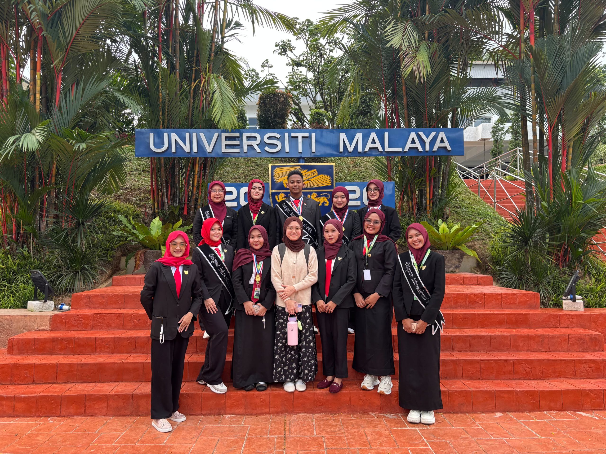 You are currently viewing Mahasiswi UIN FAS Bengkulu Raih Dua Penghargaan Bergengsi di Forum Internasional ASEAN Future Academy 2026