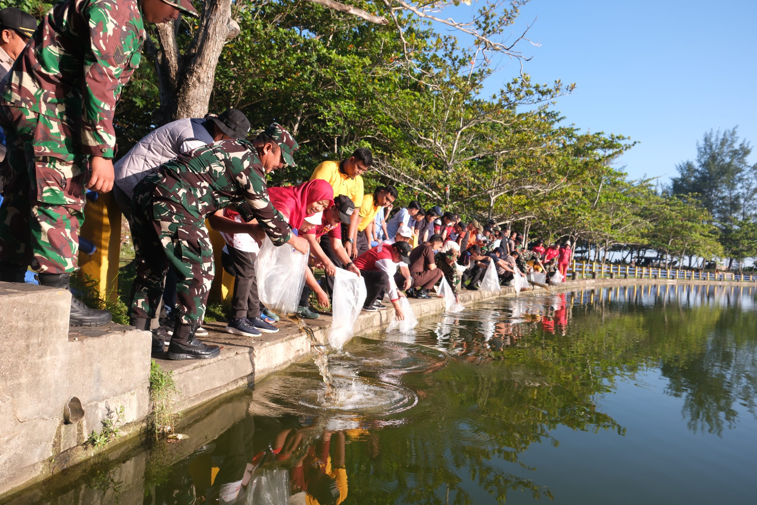 You are currently viewing UIN Fatmawati Sukarno Bengkulu Ambil Bagian dalam Gerakan ASRI Kodam XXI/Radin Inten, Wujudkan Pantai Bengkulu Bersih dan Lestari