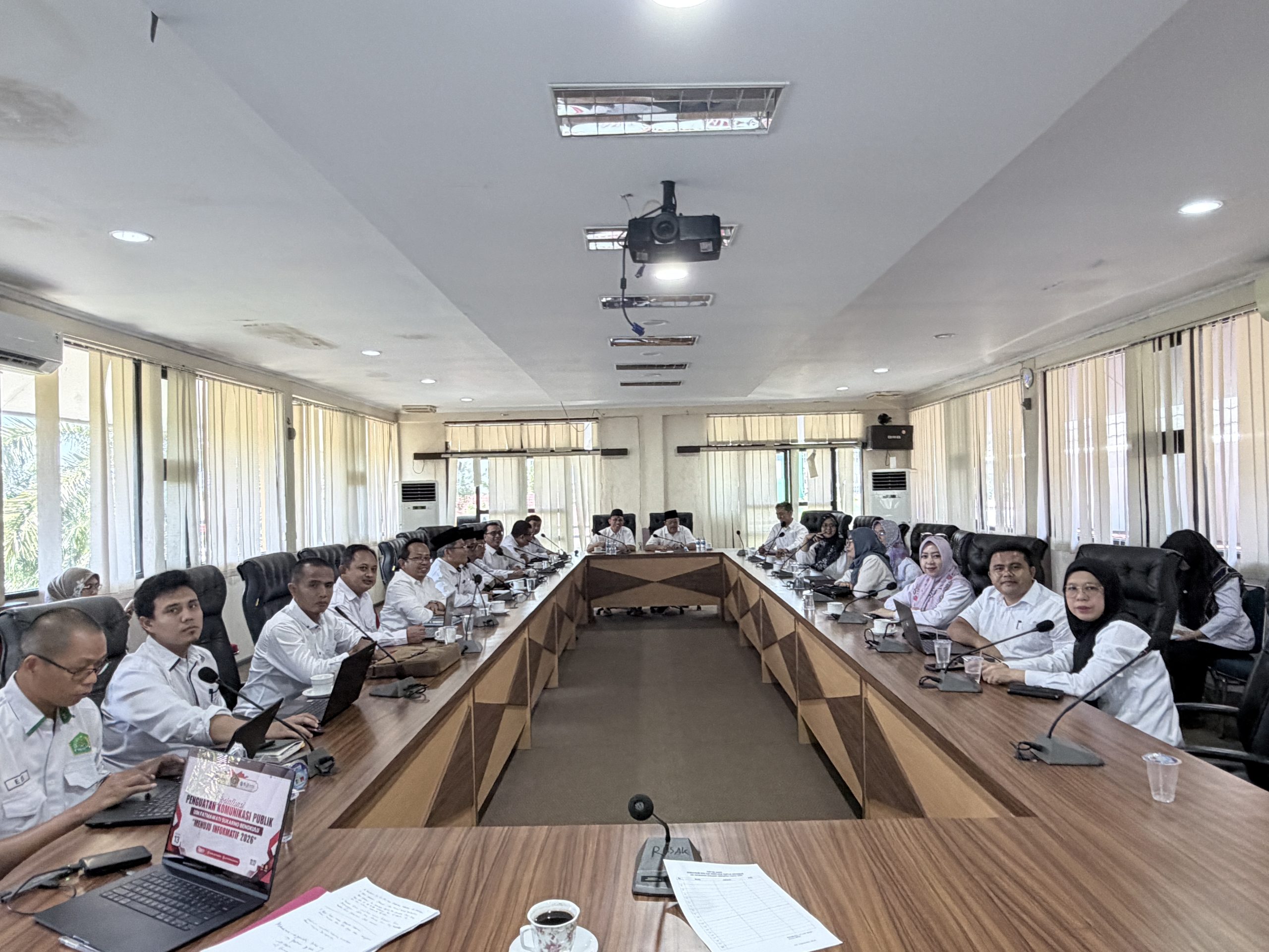 You are currently viewing Rektor UIN Fatmawati Sukarno Bengkulu Tegaskan Komitmen Keterbukaan Informasi pada Sosialisasi Penguatan Komunikasi Publik