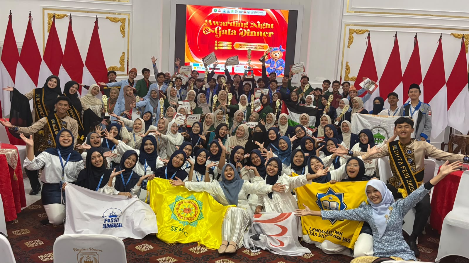 Read more about the article Gala Dinner & Awarding Night Tutup TEMILREG FoSSEI Sumbagsel 2026, UINFAS Bengkulu Teguhkan Peran Generasi Muda Ekonomi Syariah