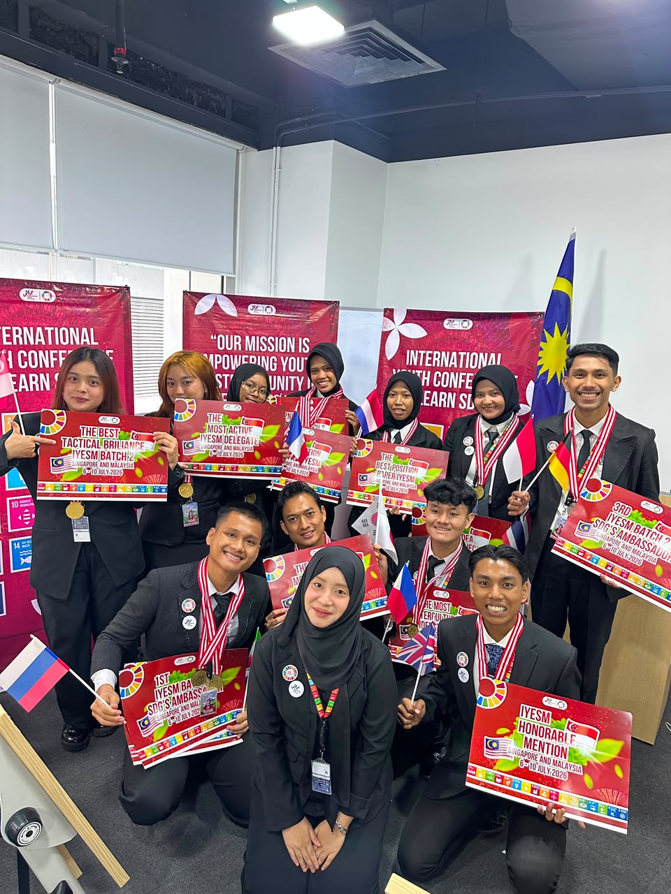 You are currently viewing Mahasiswa FUAD UIN Fatmawati Sukarno Bengkulu Harumkan Indonesia di Ajang Internasional IYESM 2026, Borong Dua Penghargaan Bergengsi