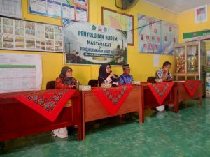 Read more about the article Fakultas Syariah UIN FAS Bengkulu Beri Penyuluhan Hukum kepada Warga Desa Binaan Sido Sari