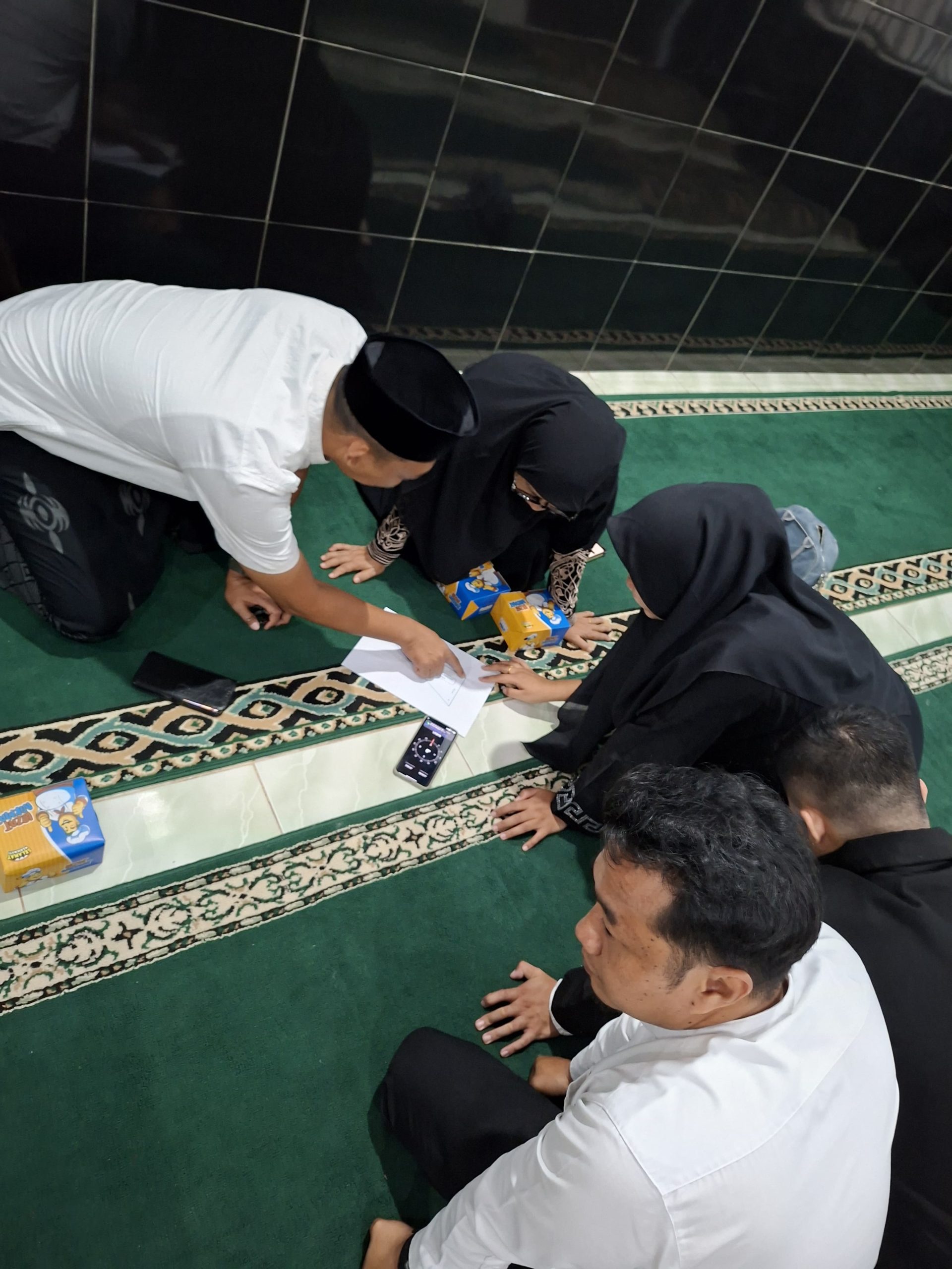 Read more about the article Fakultas Syariah UIN FAS Edukasi Warga Sido Sari, Pastikan Akurasi Arah Kiblat Masjid dan Musala