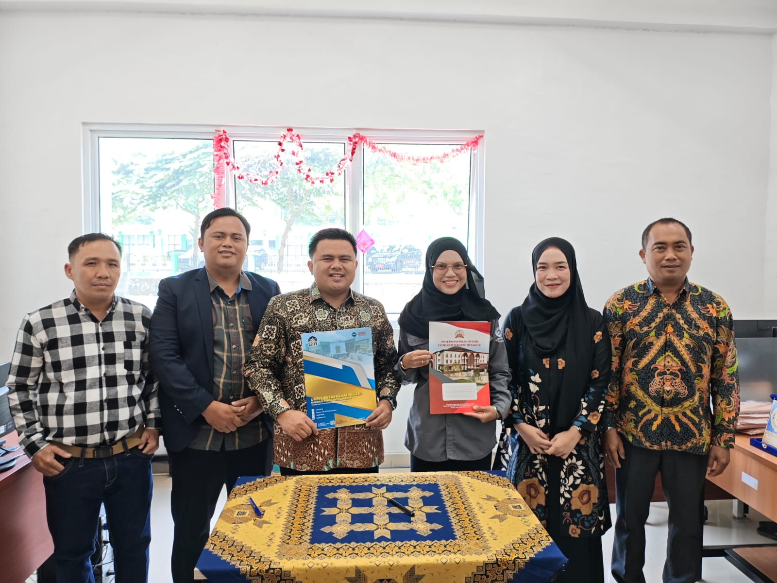 You are currently viewing Perkuat Layanan Kebahasaan, UPT Bahasa UIN Fatmawati Sukarno Bengkulu Jalin Sinergi dengan UIN Mahmud Yunus Batusangkar