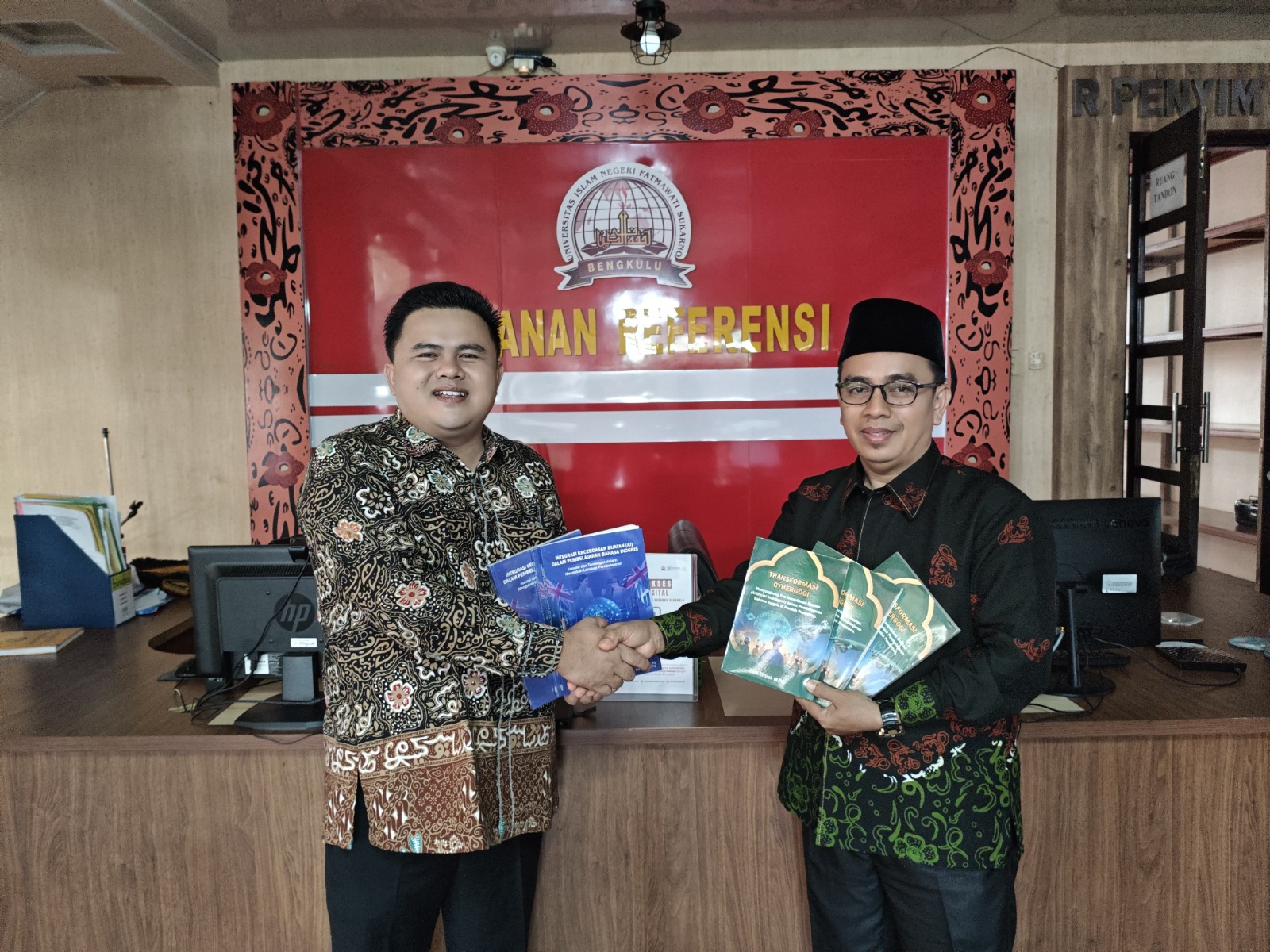 Read more about the article Dosen UIN FAS Bengkulu Sumbangkan Dua Buku Karya, Perkuat Ekosistem Literasi Akademik Kampus