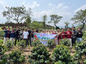 Read more about the article Mahasiswa S2 Ekonomi Syariah UIN FAS Bengkulu Petakan Potensi Desa Sumber Urip, Dorong Penguatan UMKM Berbasis Perkebunan