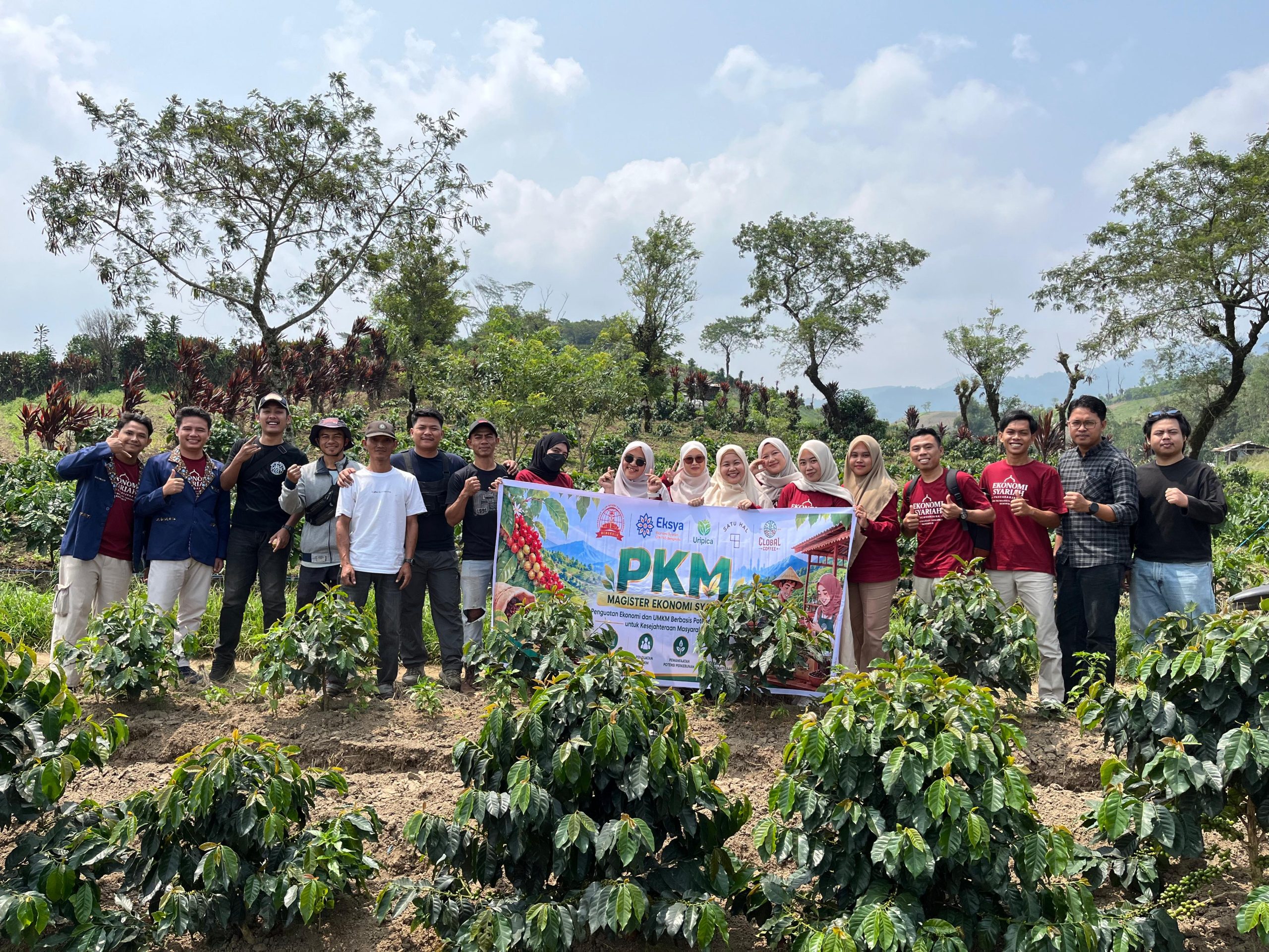 Read more about the article Mahasiswa S2 Ekonomi Syariah UIN FAS Bengkulu Petakan Potensi Desa Sumber Urip, Dorong Penguatan UMKM Berbasis Perkebunan